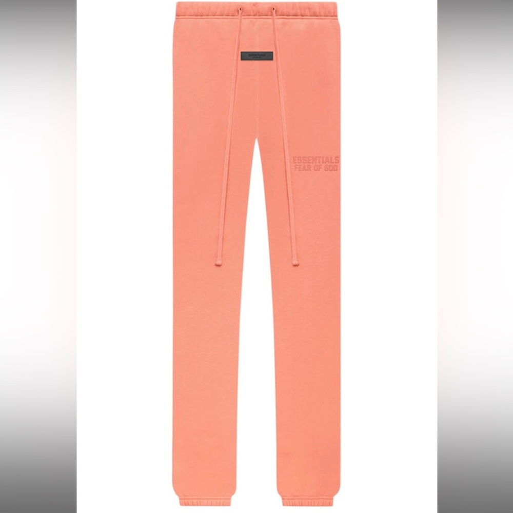 essentials sweatpants !